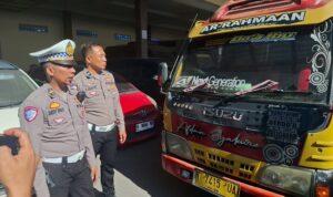 Beraksi di Jalan Nasional, Satlantas Polres Sampang Gagalkan Aksi Dugaan Pelecehan Seksual di Dalam Bus Mini (Mam)