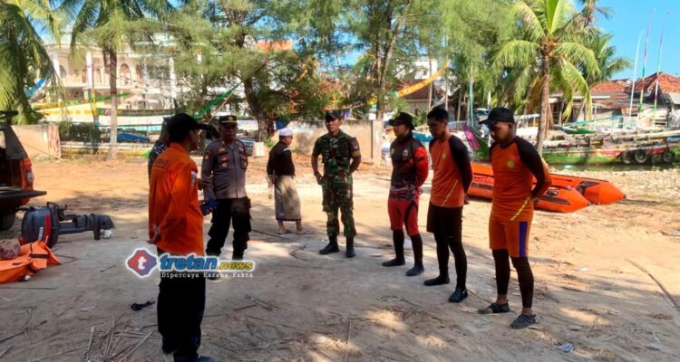 Tim gabungan mencari nelayan hilang di perairan Pasean Pamekasan