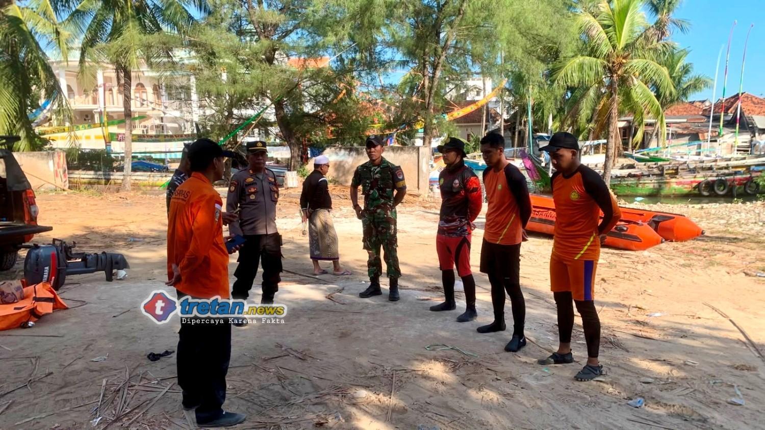 Tim gabungan mencari nelayan hilang di perairan Pasean Pamekasan
