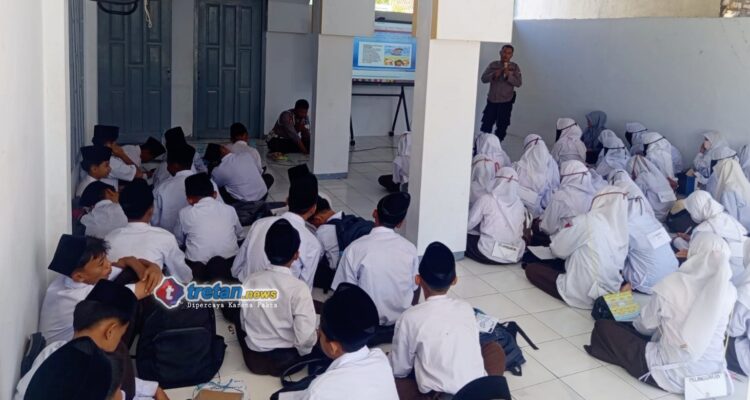 Polsek Larangan sosialisasi bahaya narkoba dan bullying kepada siswa baru