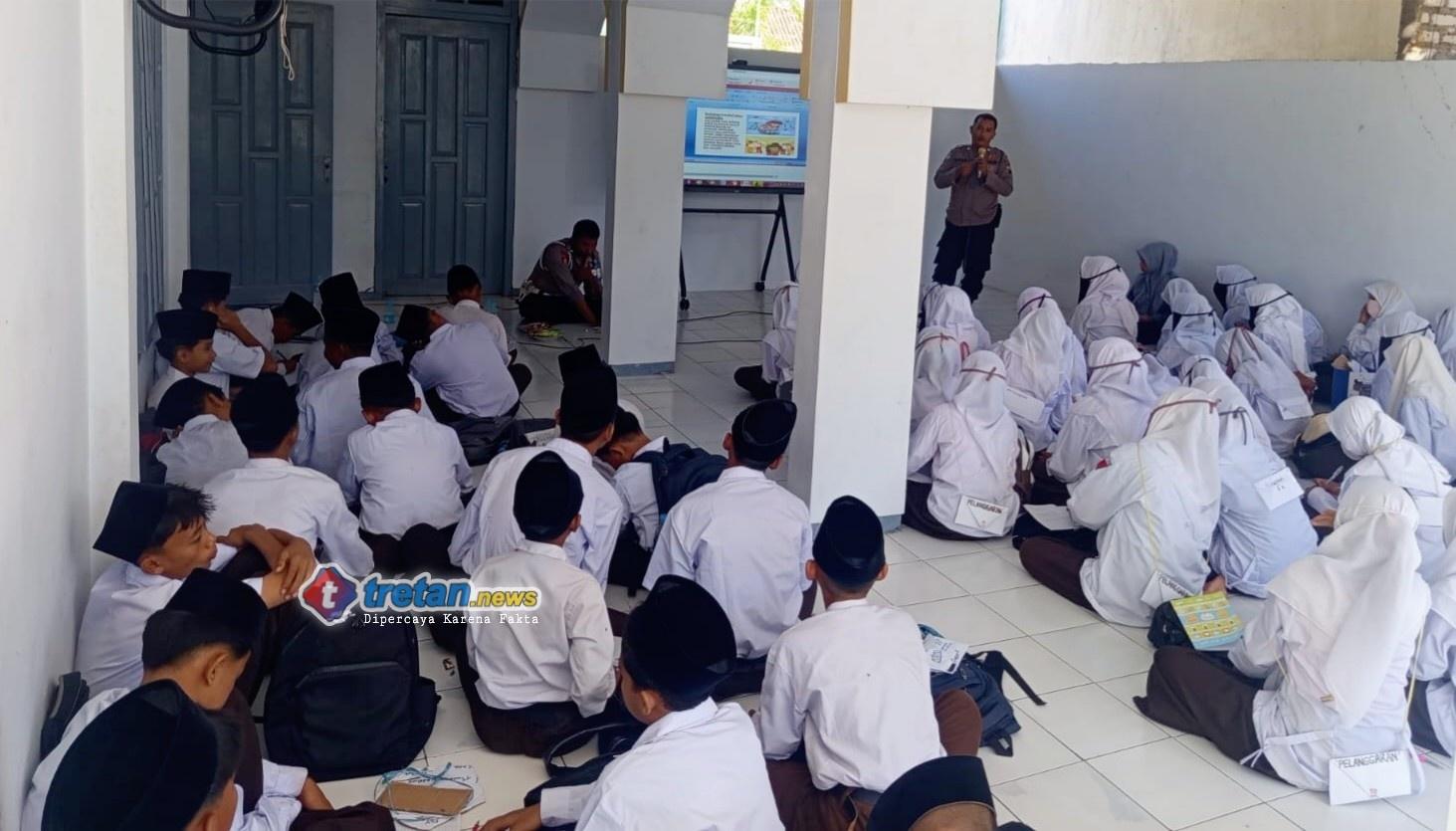 Polsek Larangan sosialisasi bahaya narkoba dan bullying kepada siswa baru
