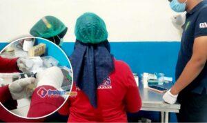 si-dokkes-polres-pamekasan-uji-food-safety Petugas Si Dokkes Polres Pamekasan memeriksa keamanan makanan program pemenuhan gizi