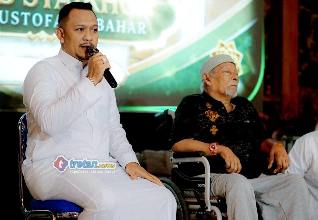 Wan Sehan dan Ali Zainal Abidin bersama relawan Bani Insan Peduli di Pamekasan