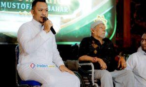 Wan Sehan dan Ali Zainal Abidin bersama relawan Bani Insan Peduli di Pamekasan