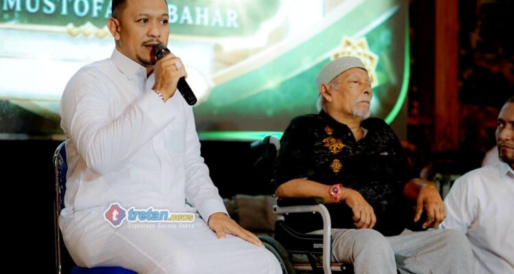 Wan Sehan dan Ali Zainal Abidin bersama relawan Bani Insan Peduli di Pamekasan