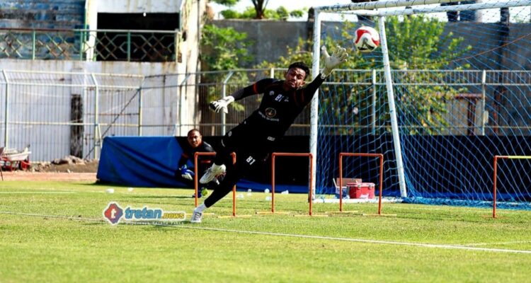 Aria Devangga kiper baru Madura United