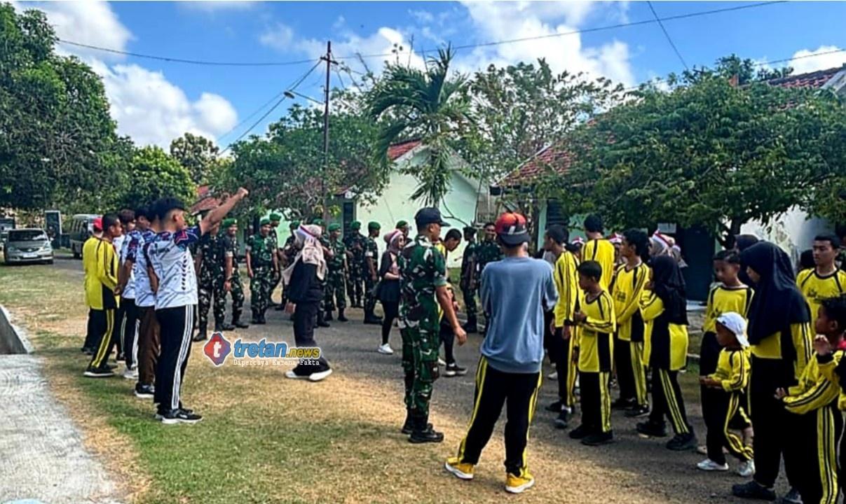 Dosen UIN Madura mendampingi peserta didik SLBN Bugih mengikuti eduwisata inklusif