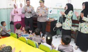 kapolres-pamekasan-tinjau-posyandu-cegah-stunting Kapolres Pamekasan meninjau Posyandu Kemala Bhayangkari.