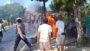 Petugas menangani kecelakaan maut di Jalan Raya Palengaan, Pamekasan