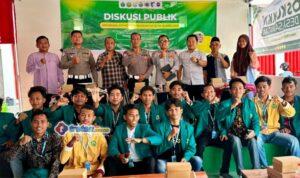 Ketua PWI Pamekasan menjelaskan Butterfly Effect dalam edukasi keselamatan berlalu lintas di Proppo
