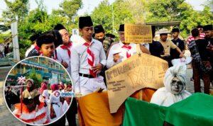 Santri MTs dan MA Kyai Mudrikah merayakan HUT ke-81 RI