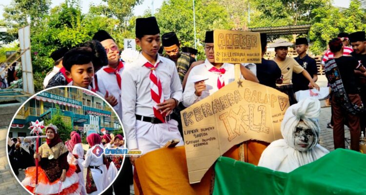 Santri MTs dan MA Kyai Mudrikah merayakan HUT ke-81 RI