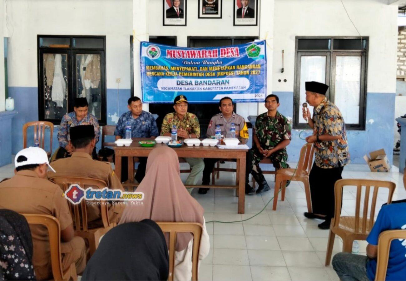 Polsek Tlanakan menghadiri Musrenbangdes Desa Bandaran 2027