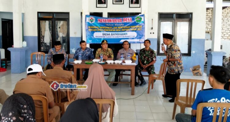 Polsek Tlanakan menghadiri Musrenbangdes Desa Bandaran 2027