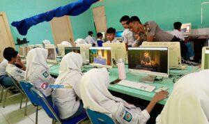 Petugas Polres Pamekasan sosialisasi pemanfaatan AI kepada pelajar