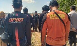 Lansia 71 tahun, Sana Buk Sidah, dilaporkan hilang di Dusun Sallok, Sampang. BPBD dan tim gabungan melakukan pencarian melalui sungai, tambak, sawah hingga drone.