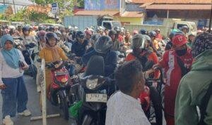 Antrean Pertalite Sampang