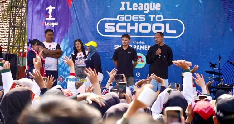 Siswa Pamekasan bertemu pemain Madura United dalam I-League Goes to School