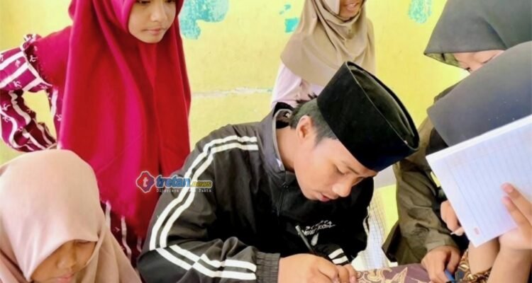 KKN Annuqayah Posko 43 melatih siswa seni kaligrafi Al-Qur’an