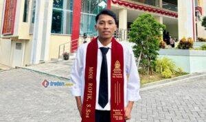 moh-rofik-lulus-kuliah-tanpa-skripsi-kiai-kampung Moh Rofik meneliti peran kiai kampung di Desa Blumbungan