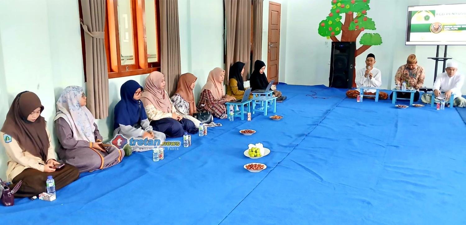 FGD penyusunan kurikulum MTsS Kyai Mudrikah Kembang Kuning