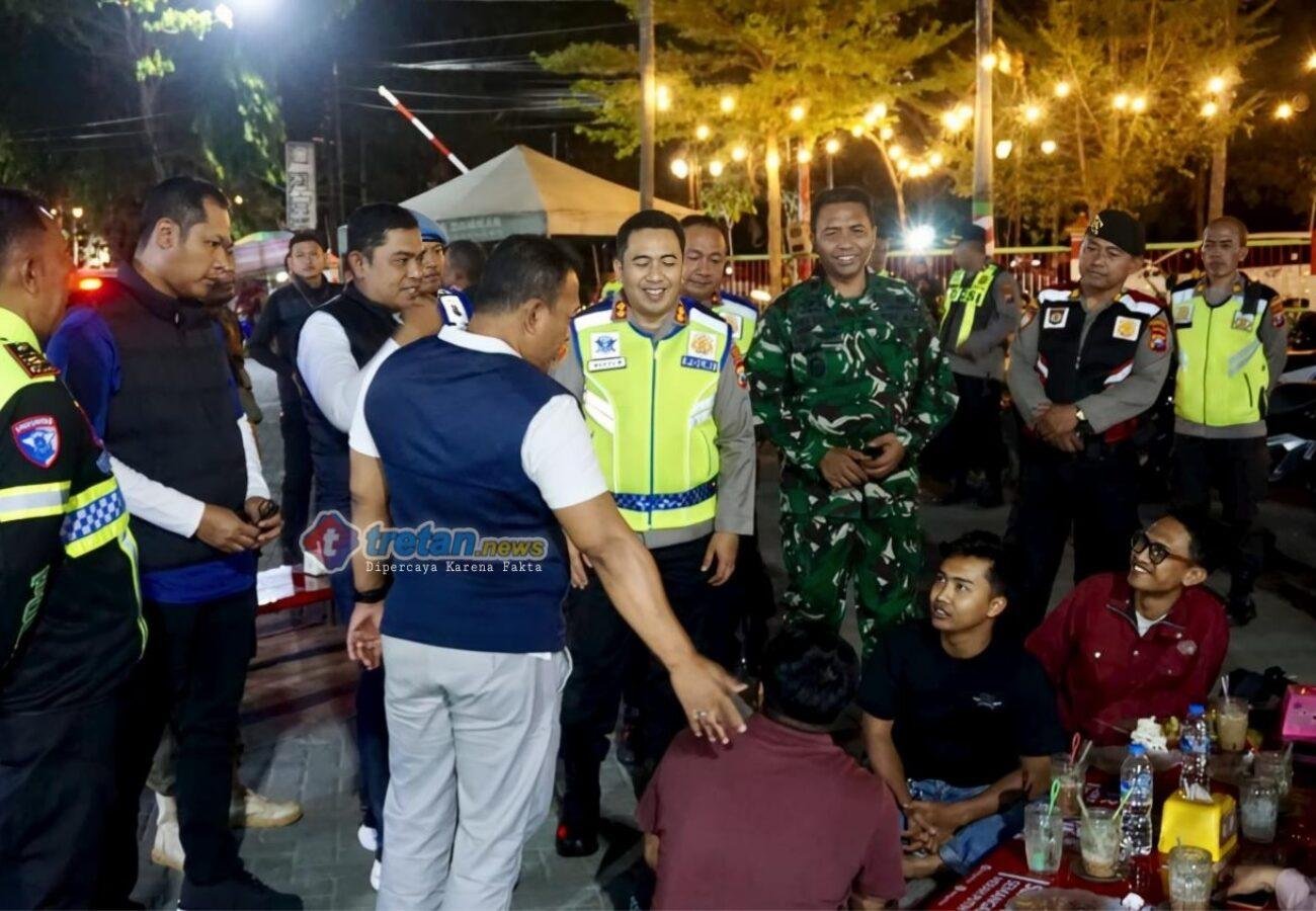 Polres Pamekasan bersama Forkopimda menggelar patroli skala besar