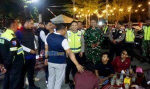 Polres Pamekasan bersama Forkopimda menggelar patroli skala besar