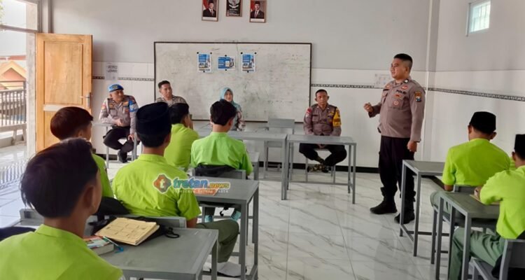 Polsek Tlanakan sosialisasi rekrutmen SMA Kemala Taruna Bhayangkara