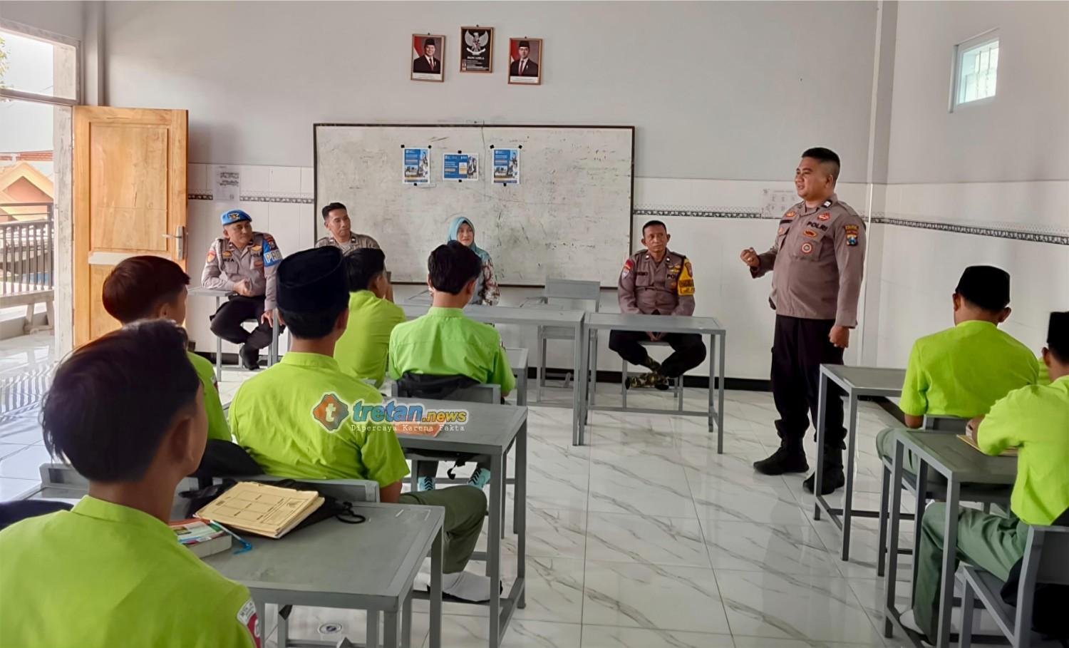 Polsek Tlanakan sosialisasi rekrutmen SMA Kemala Taruna Bhayangkara