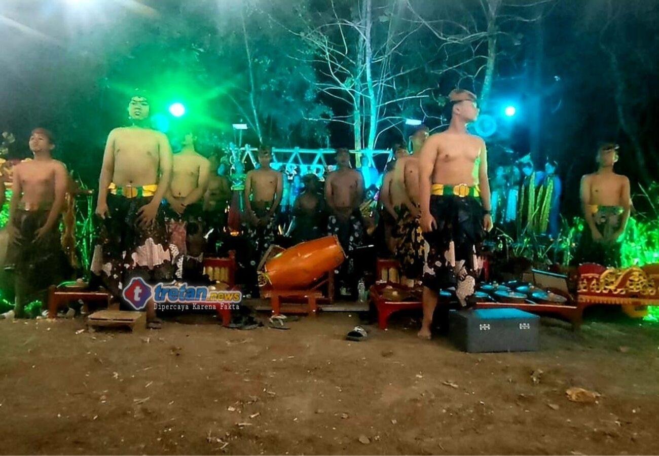 Perayaan HUT ke-28 Sanggar Makan Ati dengan pertunjukan Tayub Madura