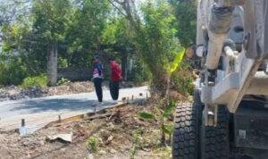 Bupati Bangkalan tinjau jalan berdebu