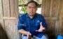 Karyawan hotel di Madura mengenakan pakaian khas untuk melestarikan budaya lokal.
