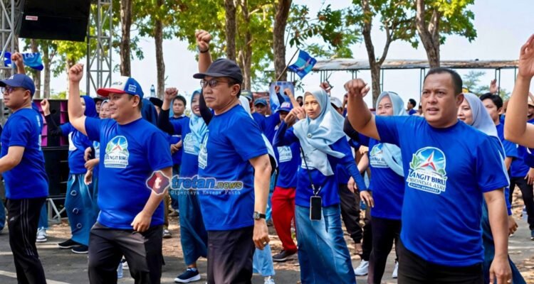 Ismail mengikuti kegiatan olahraga Partai Demokrat di Pamekasan