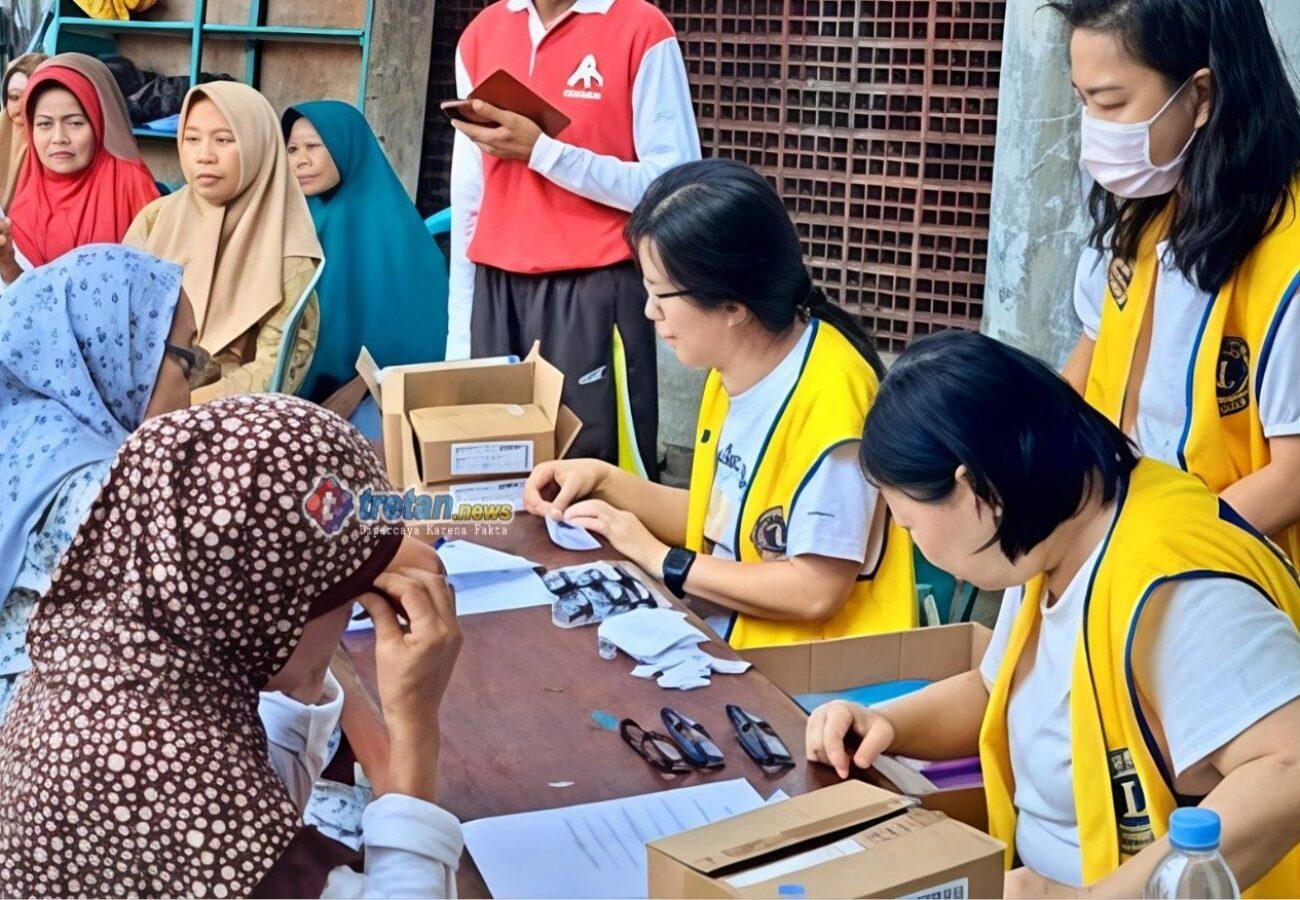 Kegiatan bakti sosial pemeriksaan mata dan kesehatan gigi Lions Club Surabaya Patria di Wonokromo