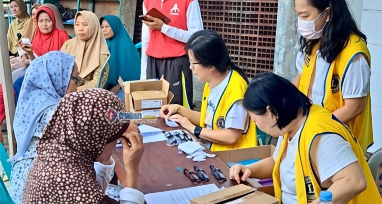 Kegiatan bakti sosial pemeriksaan mata dan kesehatan gigi Lions Club Surabaya Patria di Wonokromo