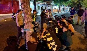 patroli-polres-pamekasan-tiga-motor Patroli gabungan Polres Pamekasan mengamankan tiga sepeda motor saat operasi dini hari