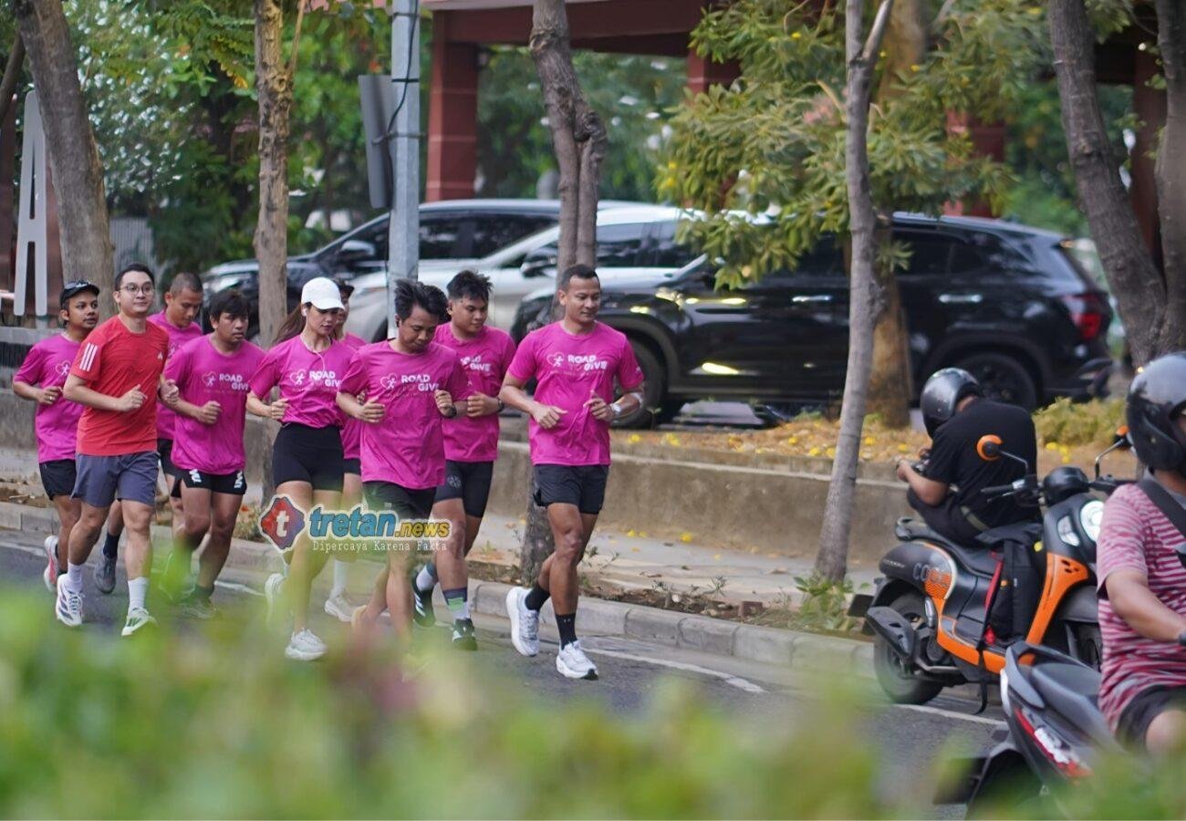 Kegiatan Pink Morning Club dan Road to Give 2026 untuk kepedulian kanker payudara.