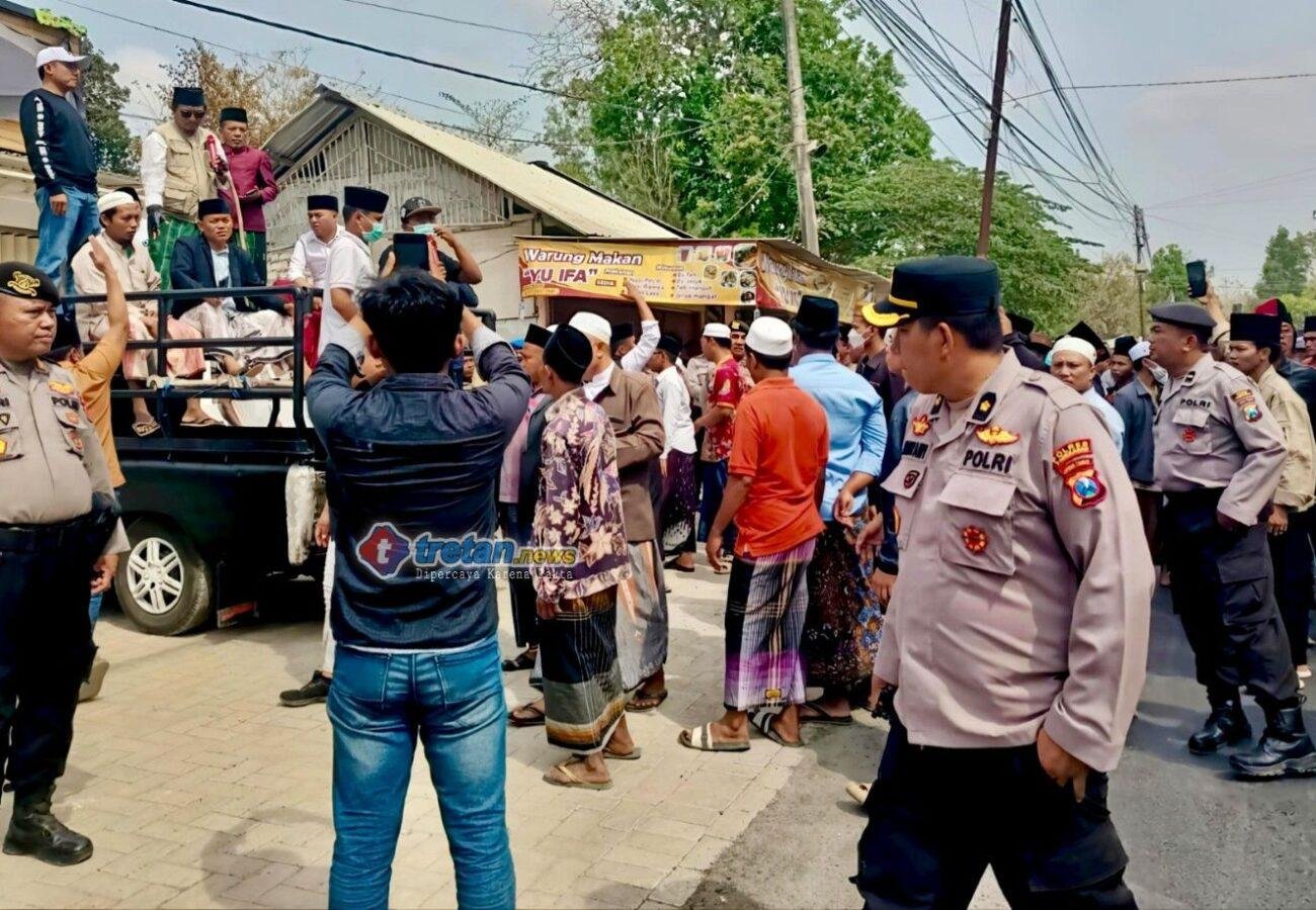 Polres Pamekasan meredam aksi massa di Desa Panaan