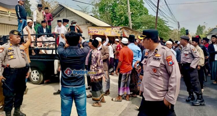 Polres Pamekasan meredam aksi massa di Desa Panaan
