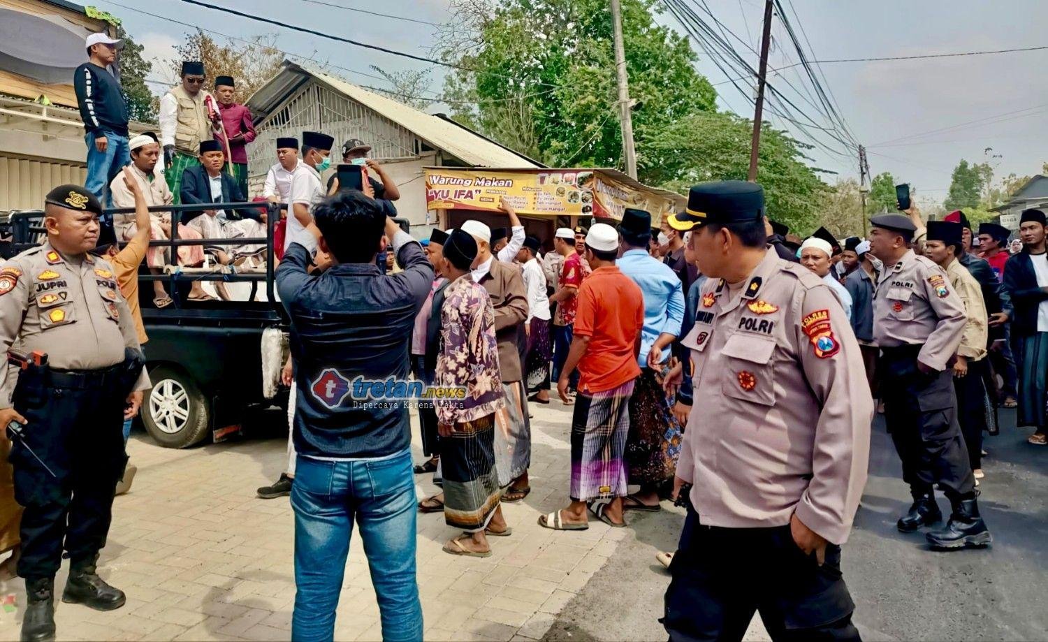 Polres Pamekasan meredam aksi massa di Desa Panaan